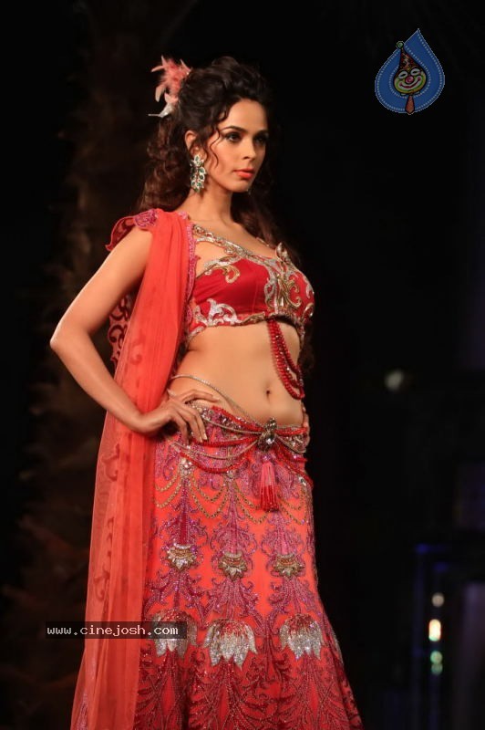Aamby Valley India Bridal Week Day 1 All Shows  - 68 / 90 photos