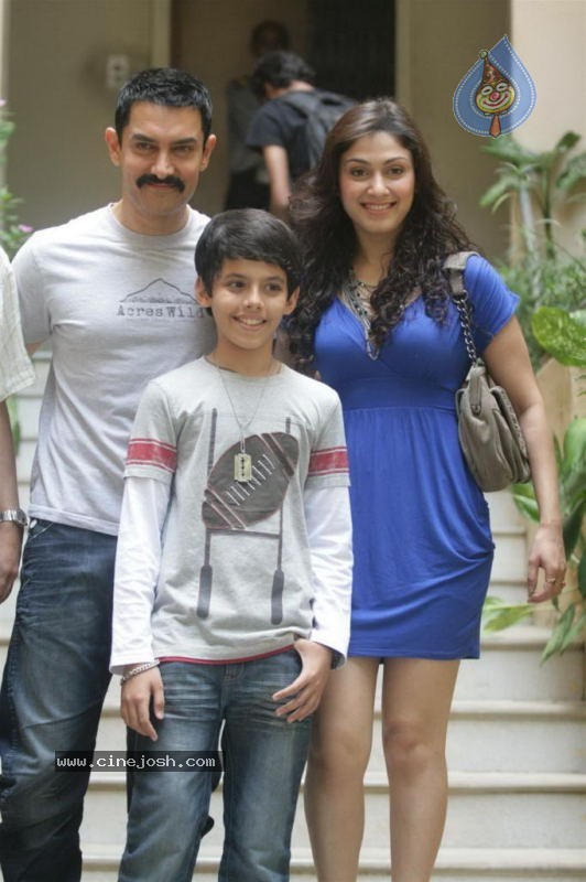 Aamir Khan Promotes Zokkomon - 12 / 50 photos