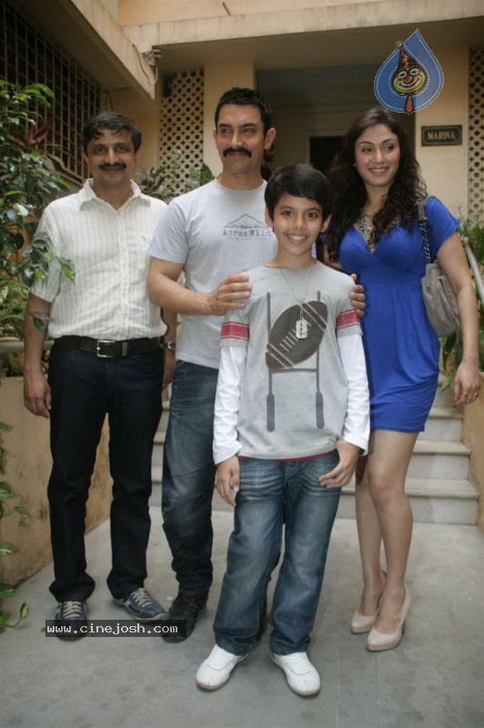 Aamir Khan Promotes Zokkomon - 16 / 50 photos