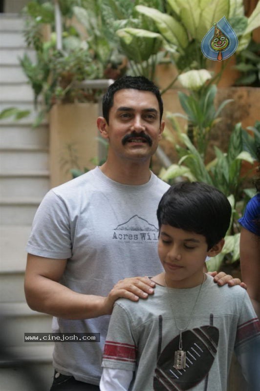 Aamir Khan Promotes Zokkomon - 21 / 50 photos