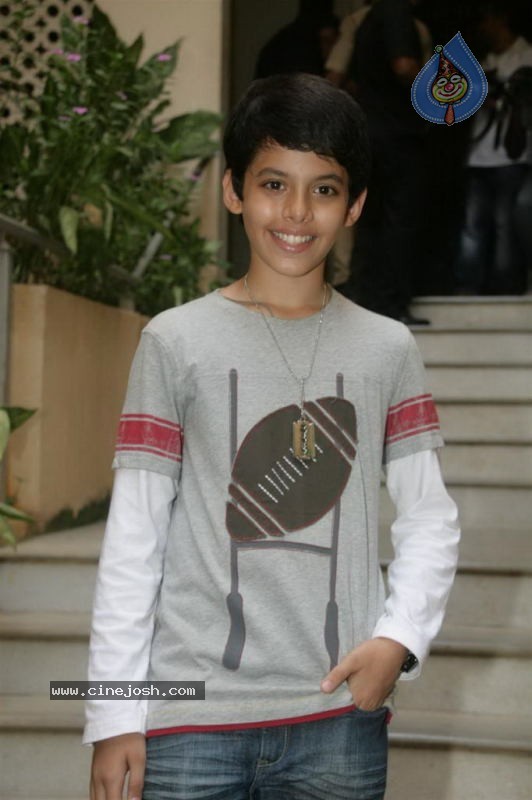 Aamir Khan Promotes Zokkomon - 38 / 50 photos