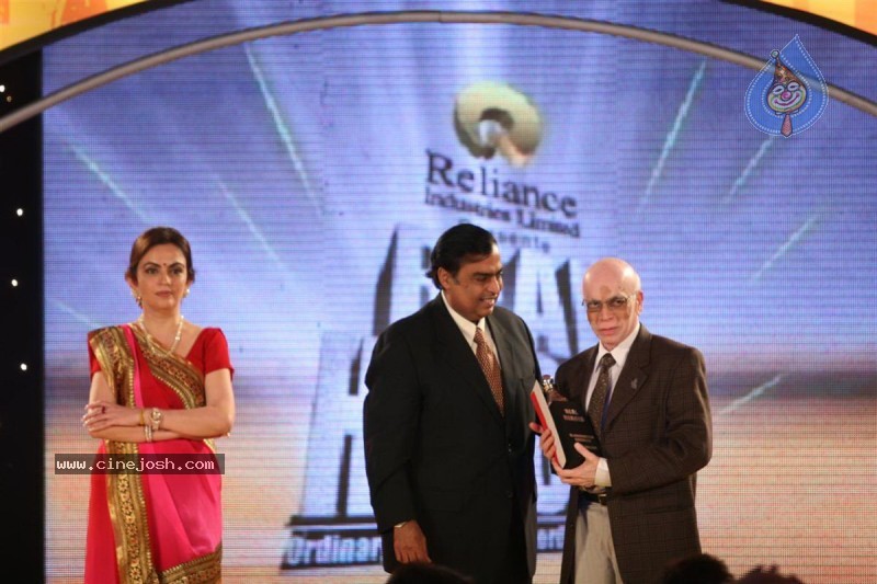 Aamir Khan, Sachin at Real Heroes Awards - 27 / 42 photos