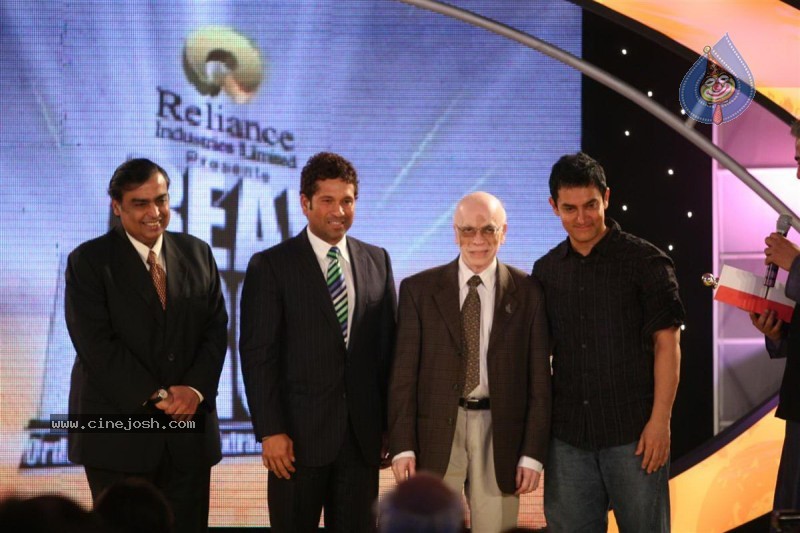Aamir Khan, Sachin at Real Heroes Awards - 33 / 42 photos