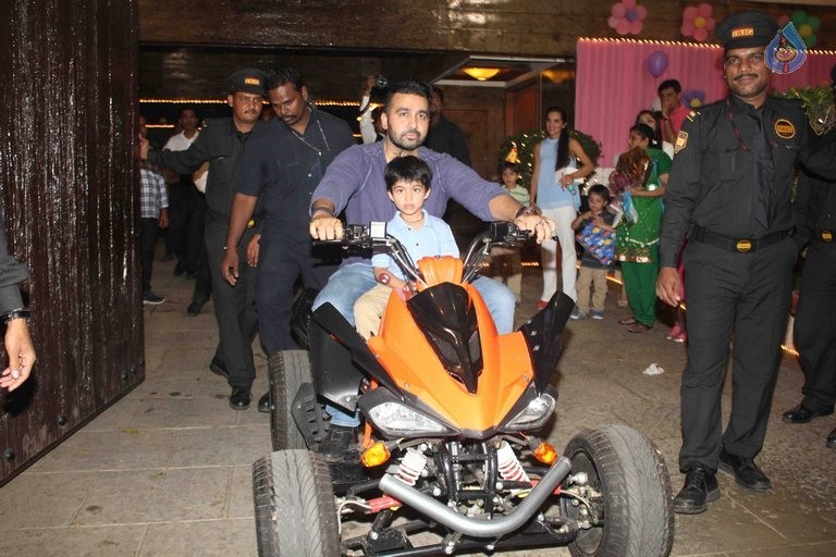 Aaradhya Bachchan Birthday Party - 4 / 26 photos