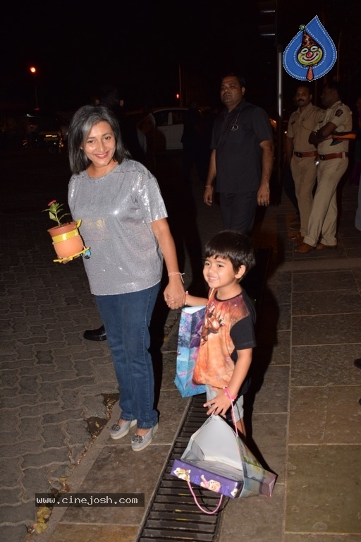 Aaradhya Bachchan's Birthday Party at Pratiksha - 25 / 32 photos