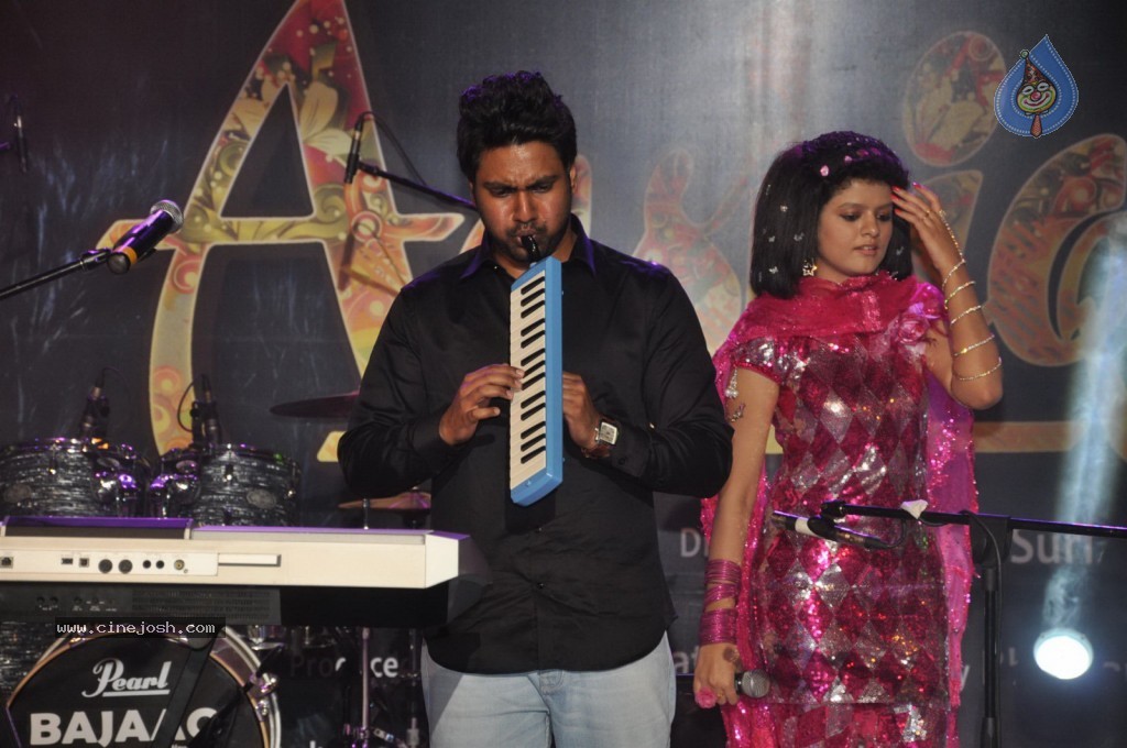 Aashiqui 2 Movie Music Concert - 38 / 71 photos