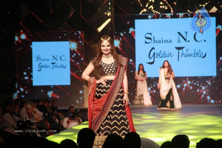 Abu Jani And Sandeep Khosla Fashion Show Photos - 2 / 40 photos
