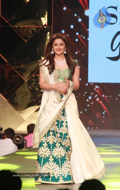 Abu Jani And Sandeep Khosla Fashion Show Photos - 5 / 40 photos