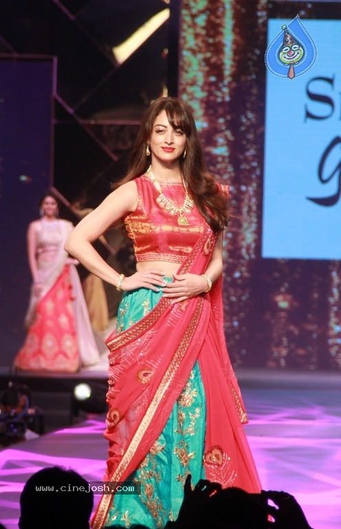 Abu Jani And Sandeep Khosla Fashion Show Photos - 23 / 40 photos