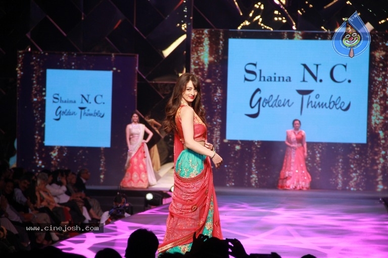 Abu Jani And Sandeep Khosla Fashion Show Photos - 25 / 40 photos