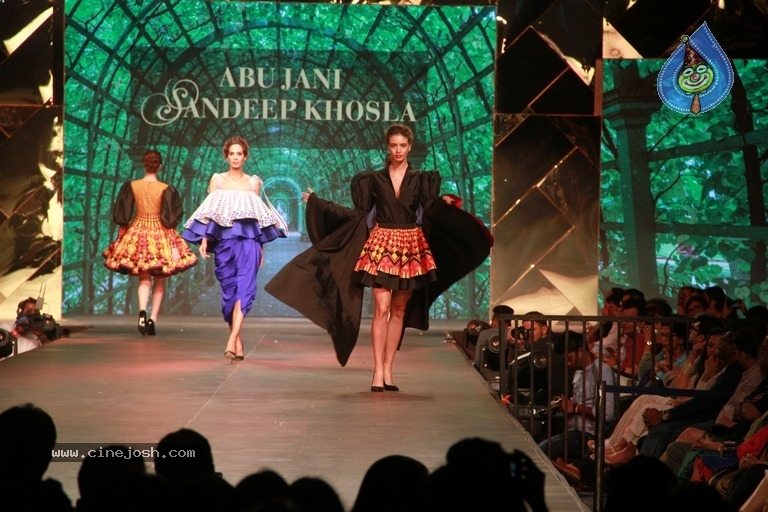 Abu Jani And Sandeep Khosla Fashion Show Photos - 29 / 40 photos
