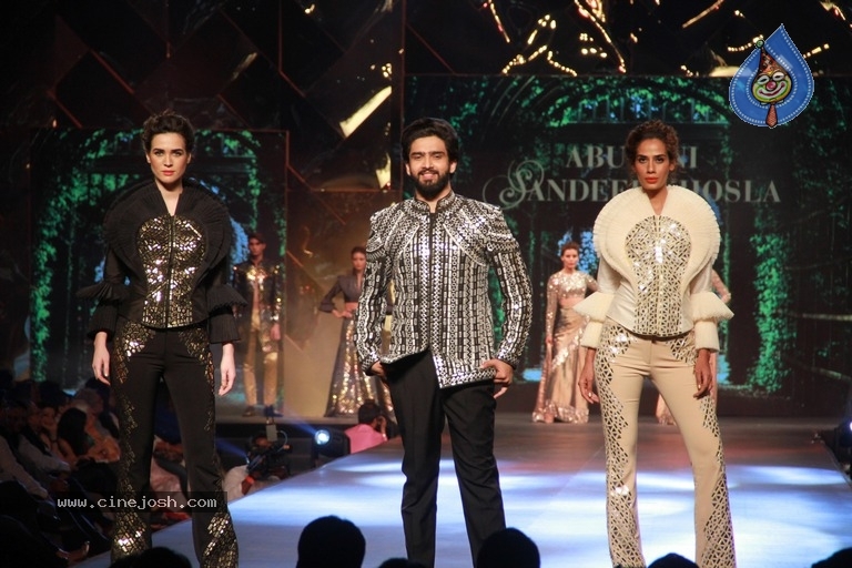 Abu Jani And Sandeep Khosla Fashion Show Photos - 35 / 40 photos