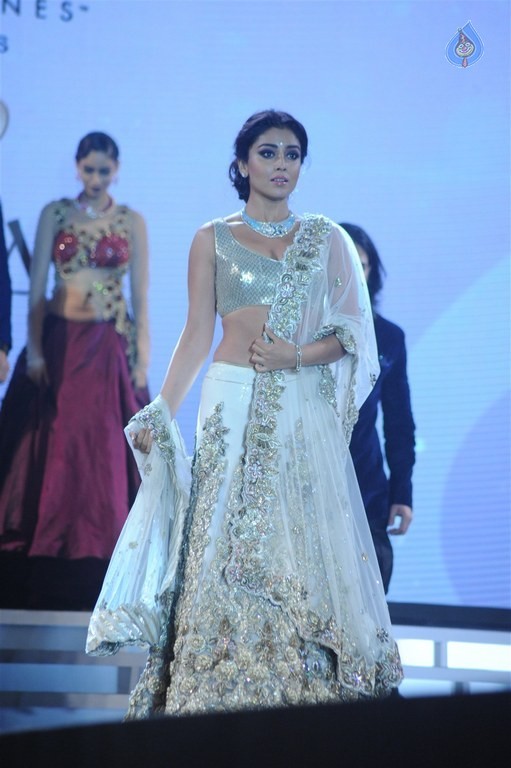 Actress at 6th National Jewellery Awards  - 9 / 39 photos