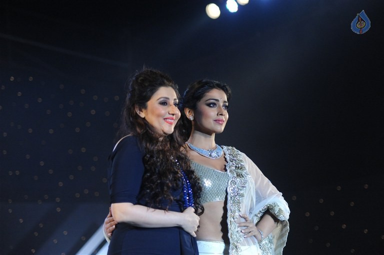 Actress at 6th National Jewellery Awards  - 14 / 39 photos