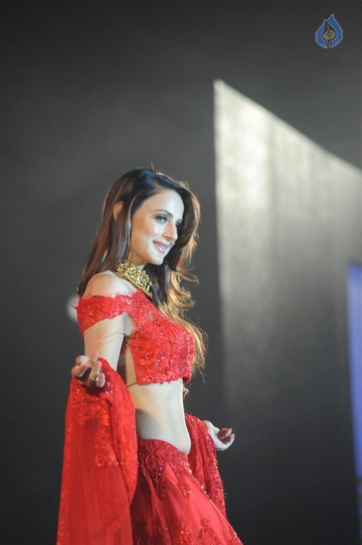 Actress at 6th National Jewellery Awards  - 21 / 39 photos