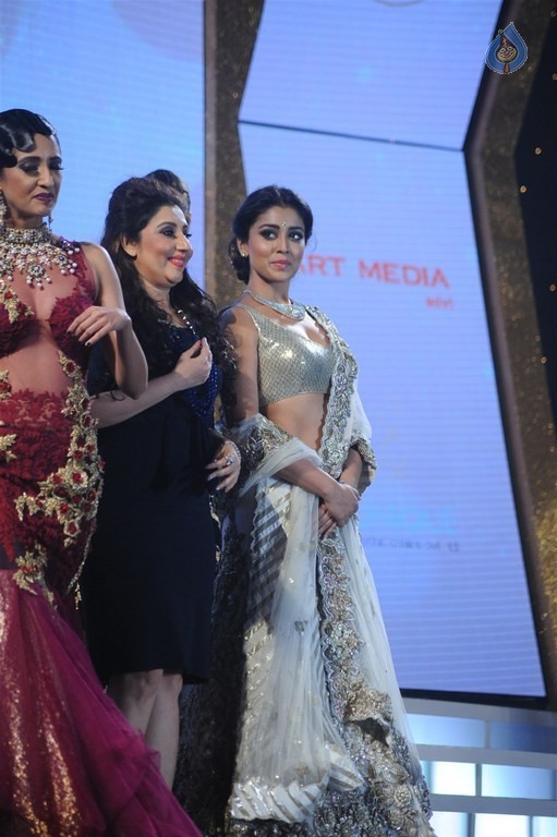 Actress at 6th National Jewellery Awards  - 24 / 39 photos