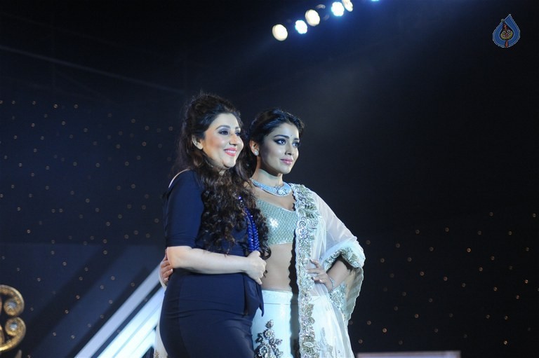 Actress at 6th National Jewellery Awards  - 31 / 39 photos