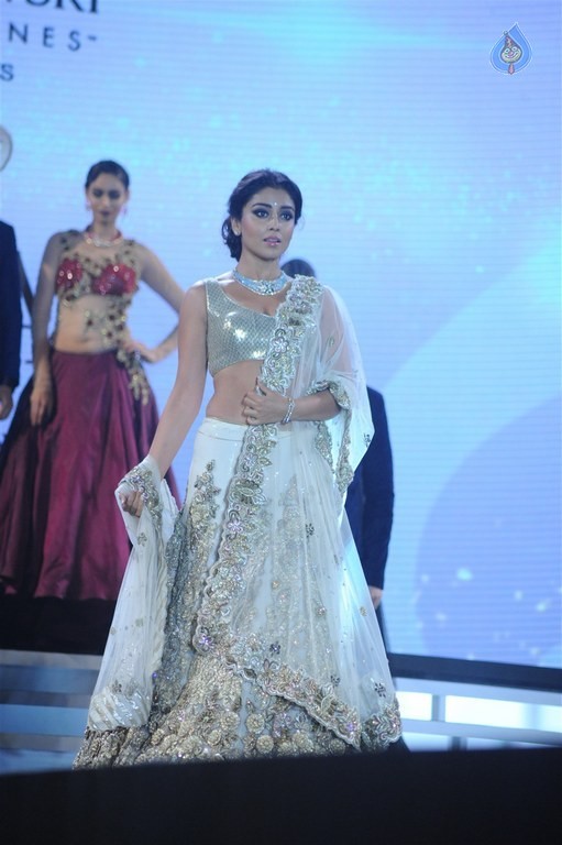 Actress at 6th National Jewellery Awards  - 38 / 39 photos