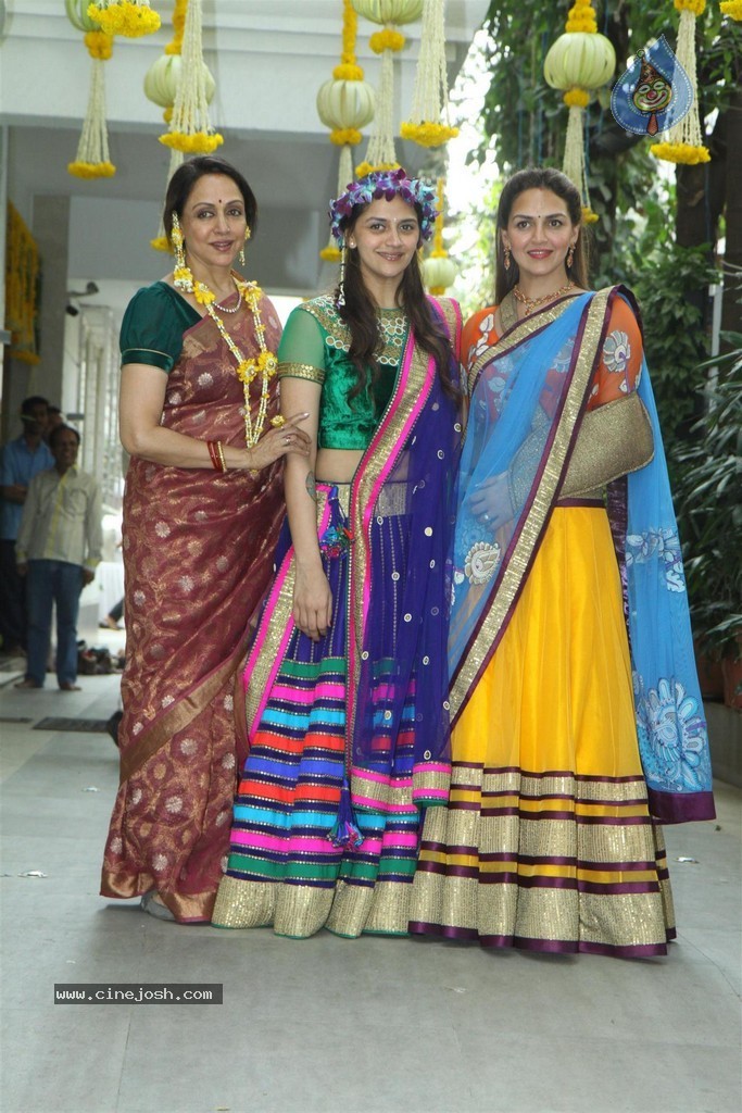 Ahana Deol Mehendi Function - 28 / 51 photos