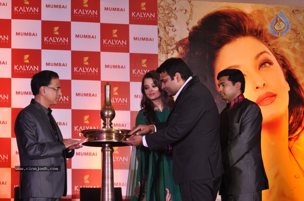 Aish at Kalyan Jewellers Branches Launch - 5 / 28 photos