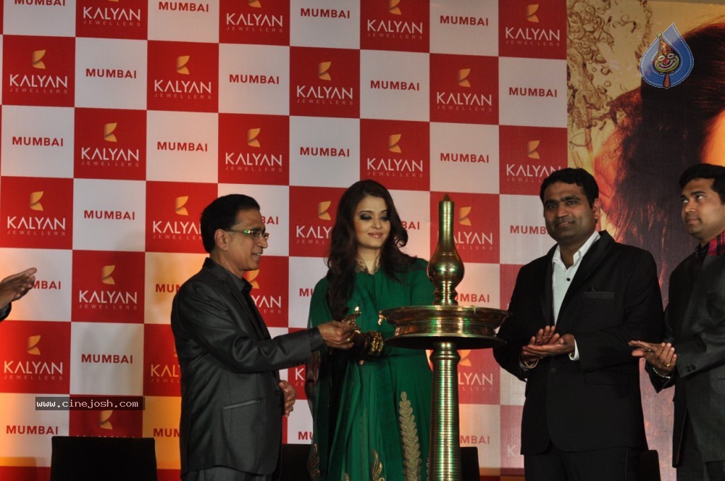 Aish at Kalyan Jewellers Branches Launch - 8 / 28 photos