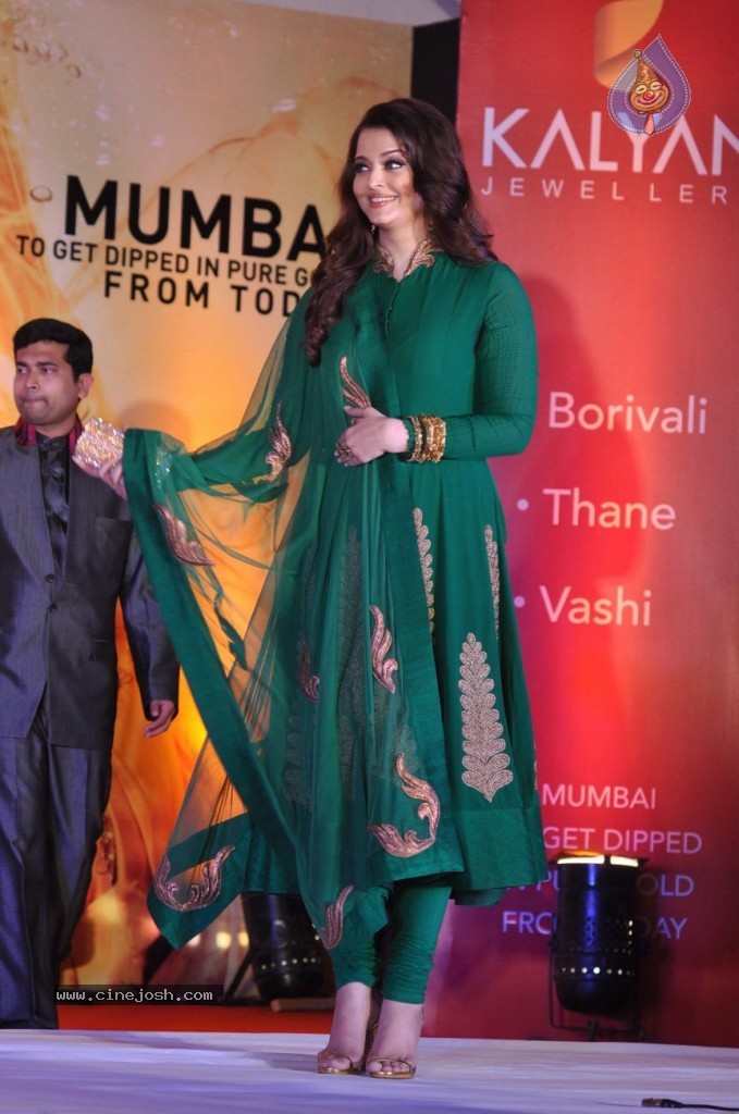 Aish at Kalyan Jewellers Branches Launch - 19 / 28 photos