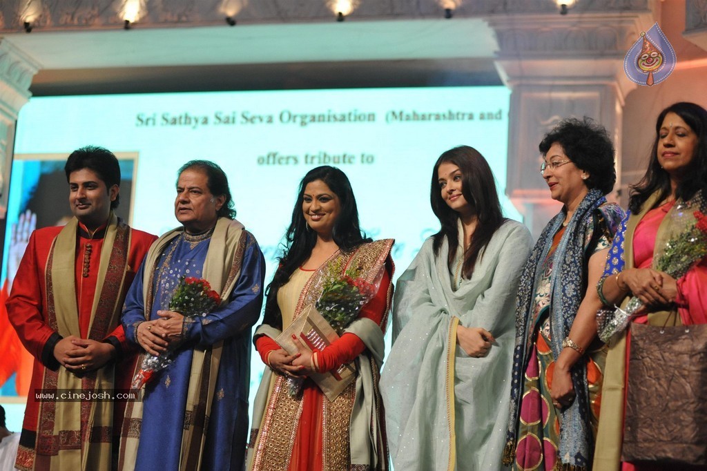 Aish at Sri Sathya Sai Baba 3rd Anniversary Event - 15 / 103 photos