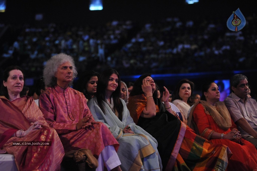 Aish at Sri Sathya Sai Baba 3rd Anniversary Event - 28 / 103 photos