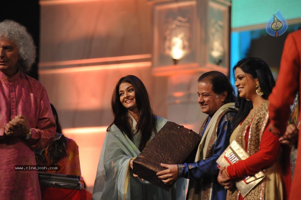 Aish at Sri Sathya Sai Baba 3rd Anniversary Event - 52 / 103 photos