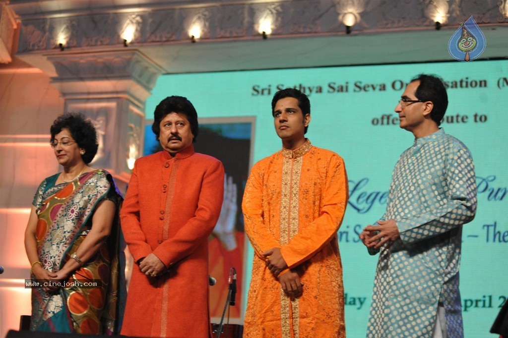 Aish at Sri Sathya Sai Baba 3rd Anniversary Event - 59 / 103 photos