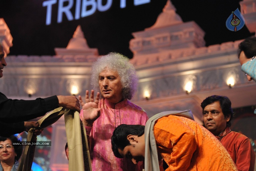 Aish at Sri Sathya Sai Baba 3rd Anniversary Event - 62 / 103 photos