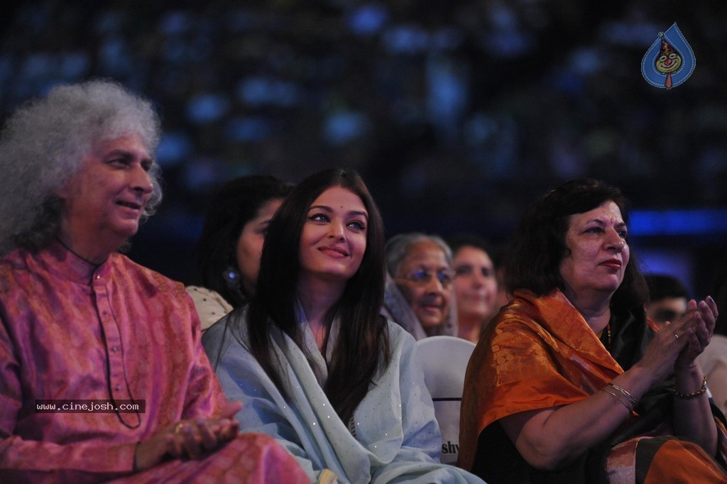 Aish at Sri Sathya Sai Baba 3rd Anniversary Event - 73 / 103 photos