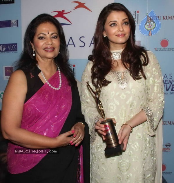 Aishwarya Rai at Lavasa Women Drive Awards - 20 / 45 photos