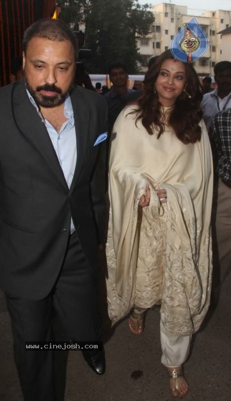 Aishwarya Rai at Shri Hanuman Chalisa Album Launch - 12 / 51 photos