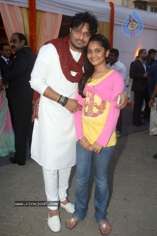 Aishwarya Rai at Shri Hanuman Chalisa Album Launch - 25 / 51 photos