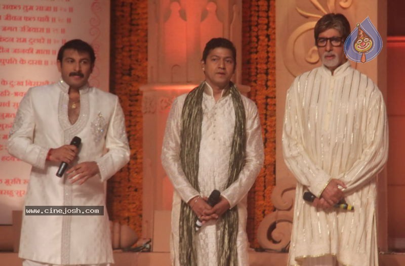 Aishwarya Rai at Shri Hanuman Chalisa Album Launch - 38 / 51 photos