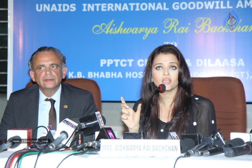 Aishwarya Rai at UNAIDS Event - 3 / 82 photos