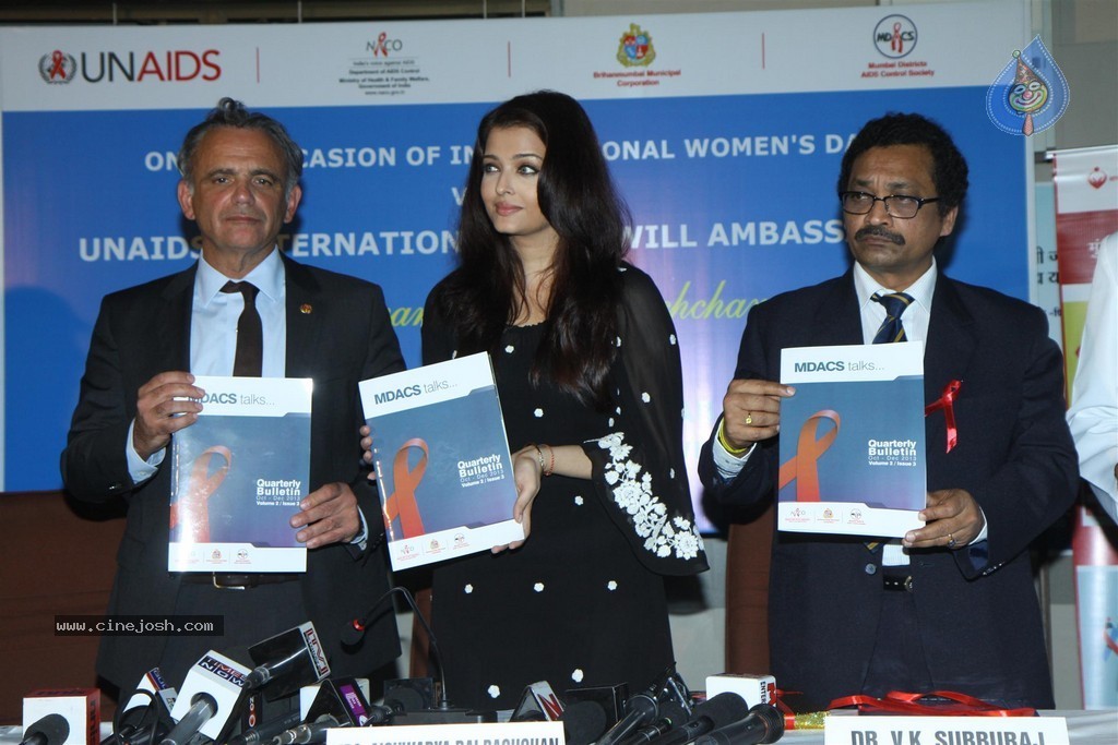 Aishwarya Rai at UNAIDS Event - 6 / 82 photos