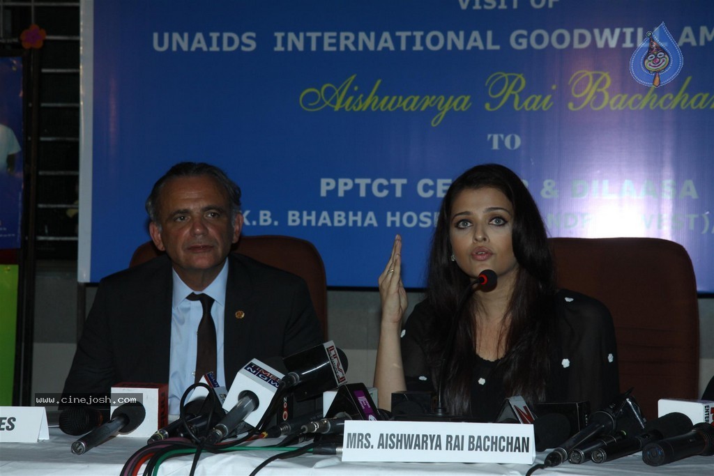 Aishwarya Rai at UNAIDS Event - 8 / 82 photos