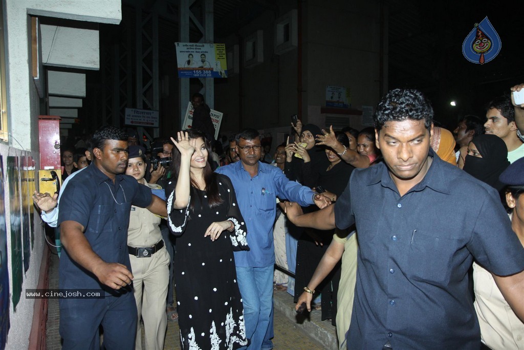 Aishwarya Rai at UNAIDS Event - 11 / 82 photos