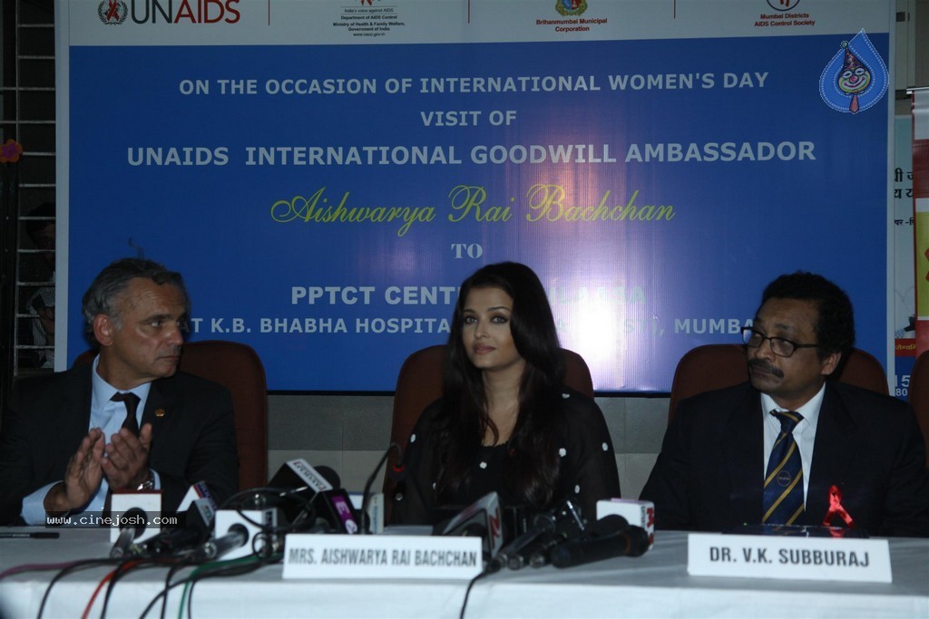 Aishwarya Rai at UNAIDS Event - 22 / 82 photos