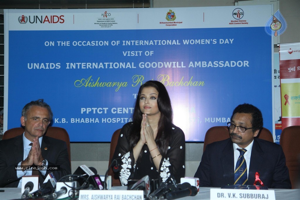 Aishwarya Rai at UNAIDS Event - 30 / 82 photos