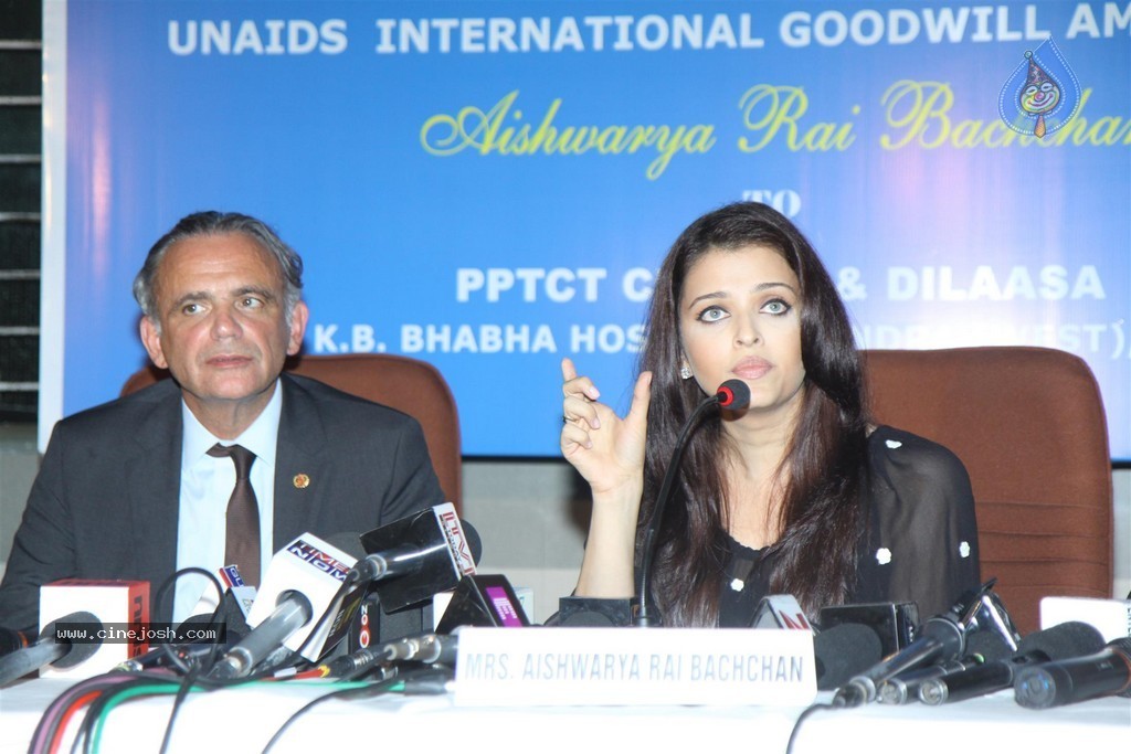 Aishwarya Rai at UNAIDS Event - 43 / 82 photos