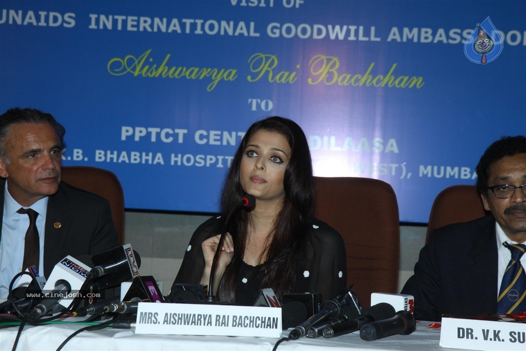Aishwarya Rai at UNAIDS Event - 45 / 82 photos