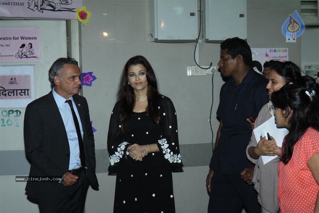 Aishwarya Rai at UNAIDS Event - 50 / 82 photos