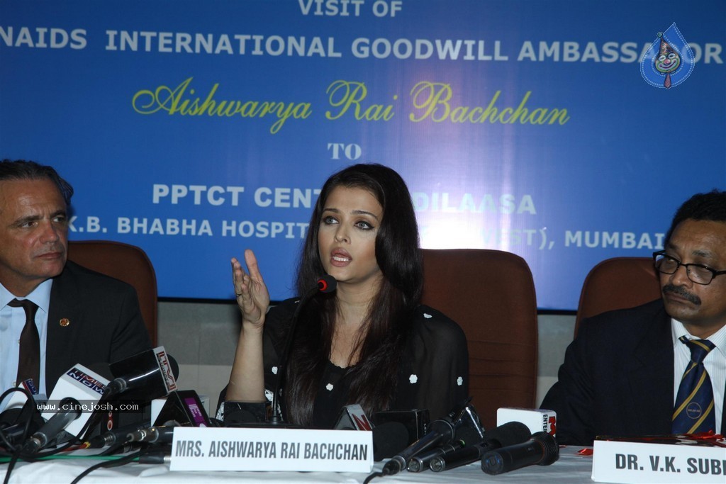 Aishwarya Rai at UNAIDS Event - 57 / 82 photos