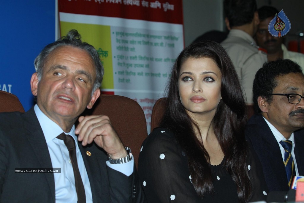 Aishwarya Rai at UNAIDS Event - 58 / 82 photos