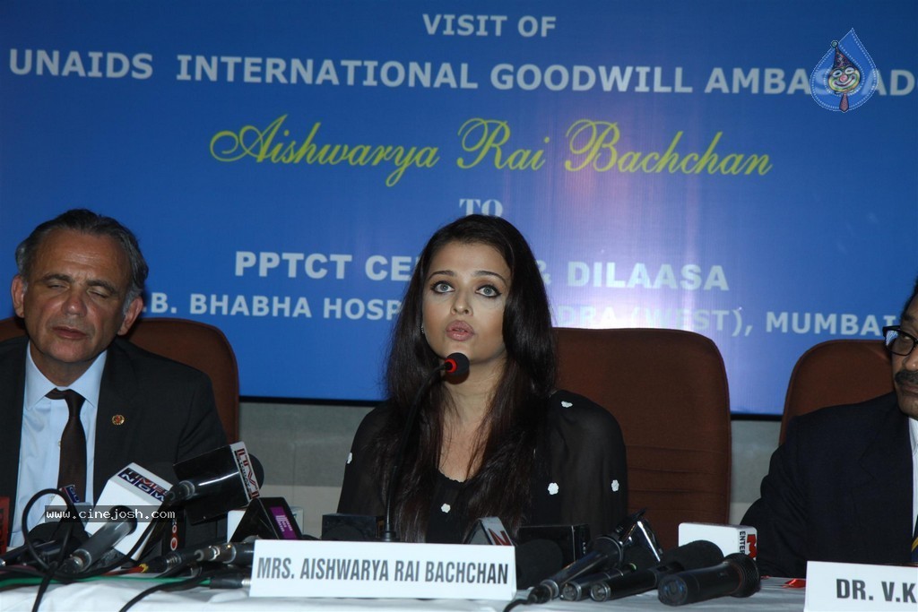 Aishwarya Rai at UNAIDS Event - 70 / 82 photos