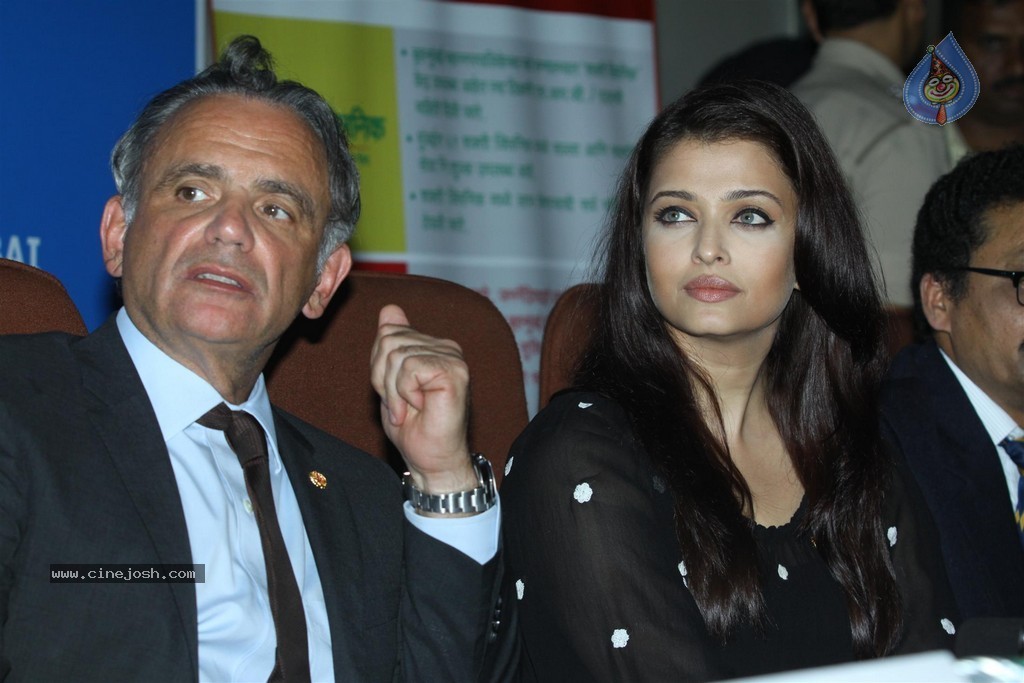 Aishwarya Rai at UNAIDS Event - 71 / 82 photos