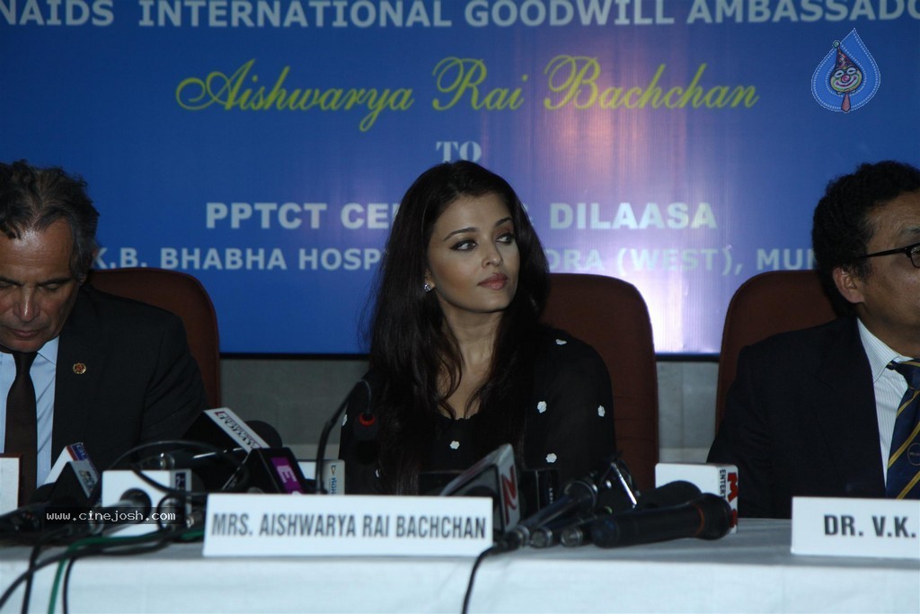 Aishwarya Rai at UNAIDS Event - 72 / 82 photos